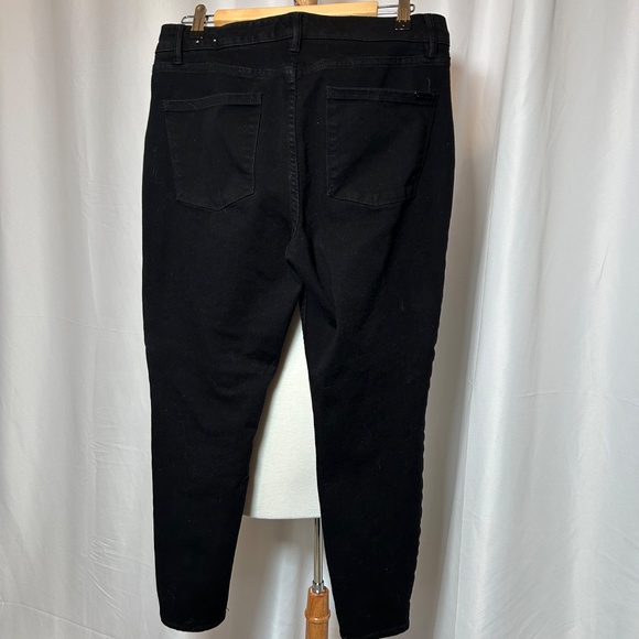 WHITE HOUSE BLACK MARKET SKINNY ANKLE BLACK PANTS - SIZE 12 - Picture 3 of 3